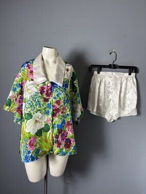 Vintage VICTORIA'S SECRET Size S Floral Pajama Set Oversized Shirt/Satin Shorts